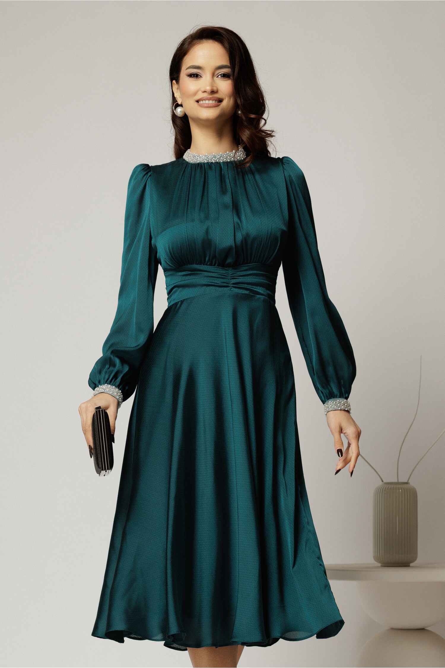 Rochie DY Fashion verde din voal cu perle la guler si maneci