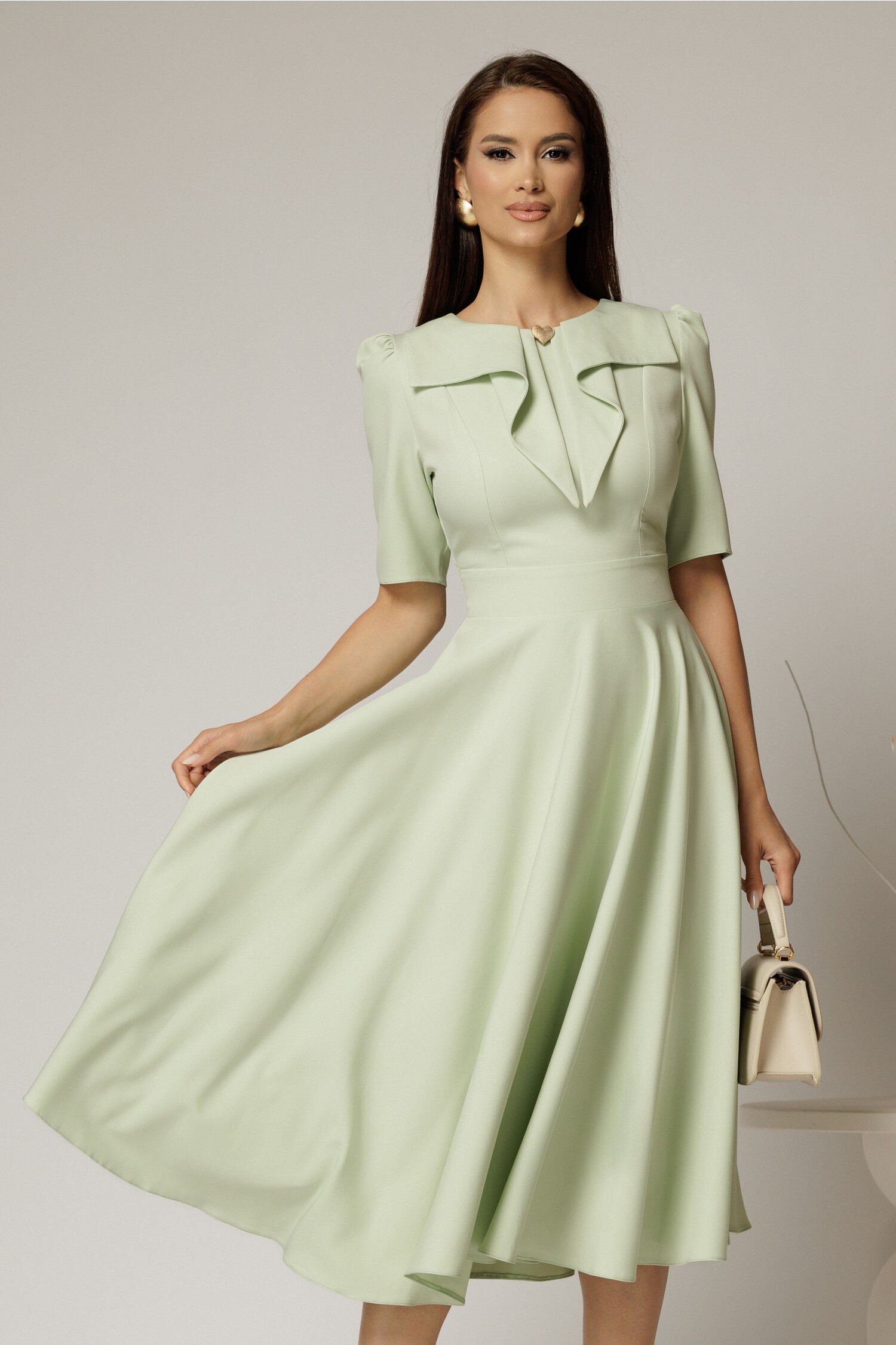 Rochie DY Fashion verde fistic cu guler amplu si detaliu inima