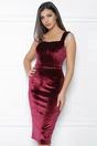 Rochie eleganta bordo din catifea cu franjuri metalici la umeri