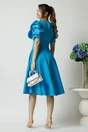 Rochie eleganta din stofa albastra cu floare maxi pe bust si maneci bufante