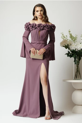 Rochie eleganta lunga din crep mov cu flori la decolteu si curea in talie