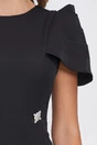 Rochie eleganta neagra cu umeri bufanti si aplicatie pe talie