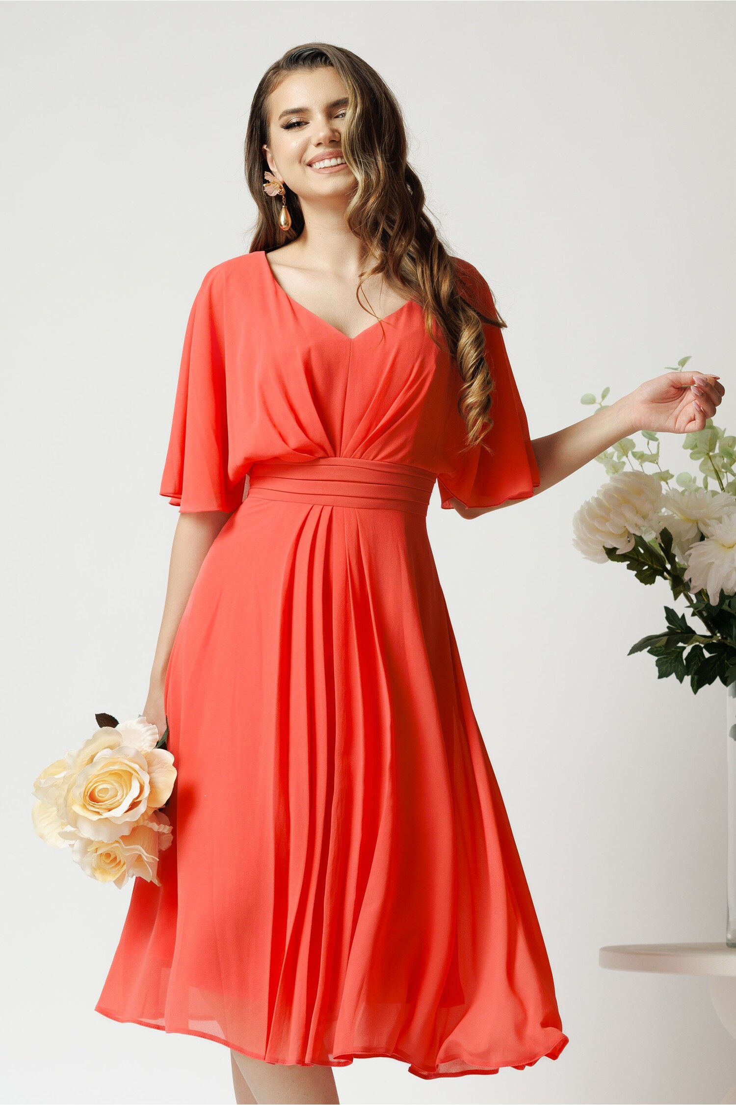 Rochie eleganta vaporoasa din voal corai cu pliuri pe talie