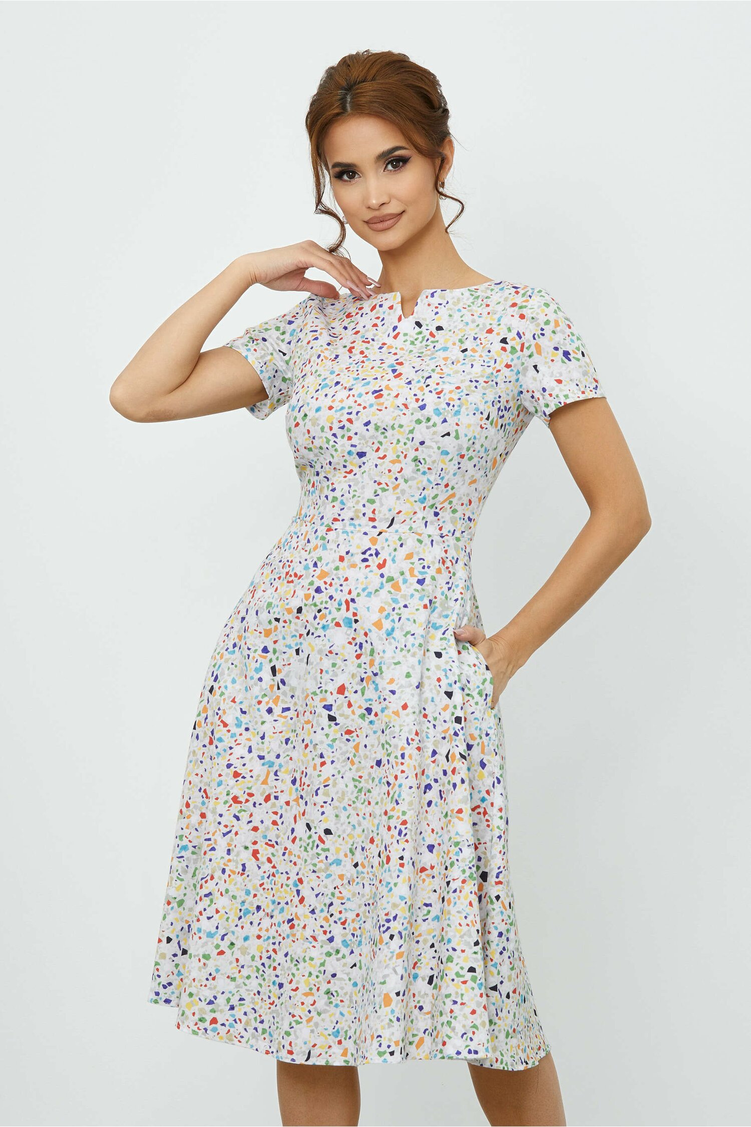 Rochie eliona alba cu imprimeu colorat si decolteu rotund
