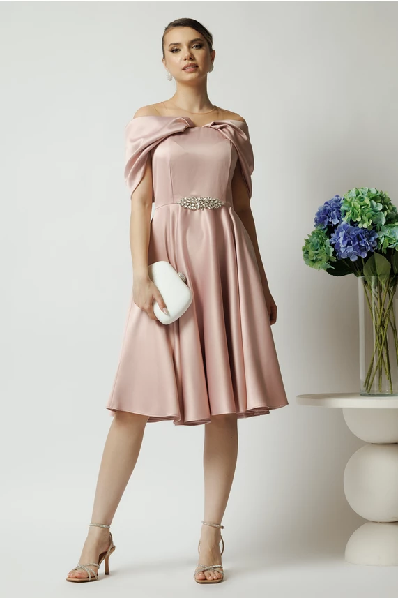 https://cdn20.avanticart.ro/dyfashion.ro/pictures/rochie-ella-collection-jolie-eleganta-din-tafta-roz-cu-accesoriu-metalic-in-talie-1373948-1109713-2.webp