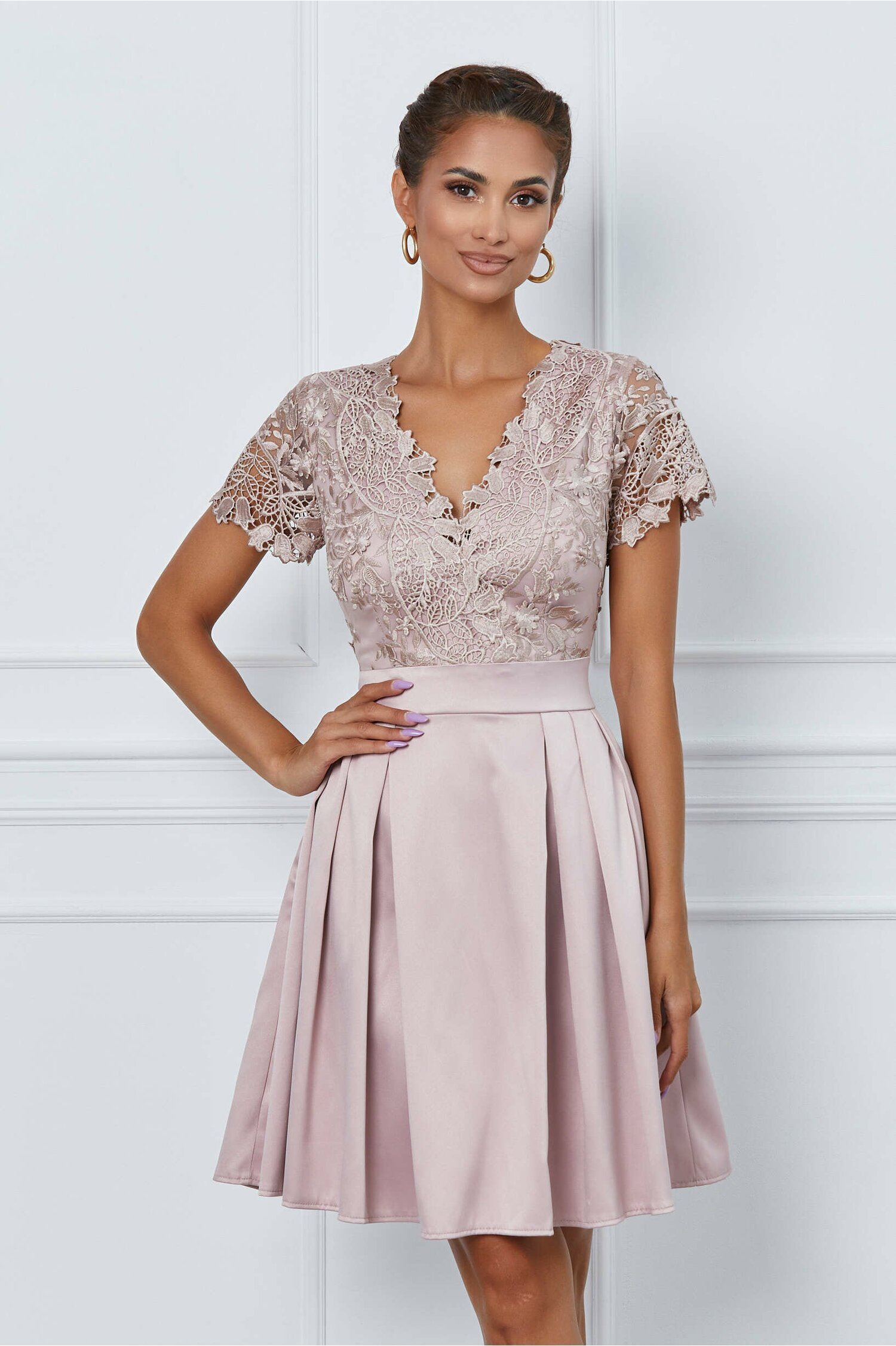 Rochie roz prafuit cu broderie pe bust - Rochii-Dama.ro