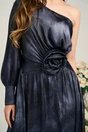 Rochie Ella Collection Noa lunga de ocazie bleumarin din satin cu floare maxi pe talie, 3, dyfashion.ro