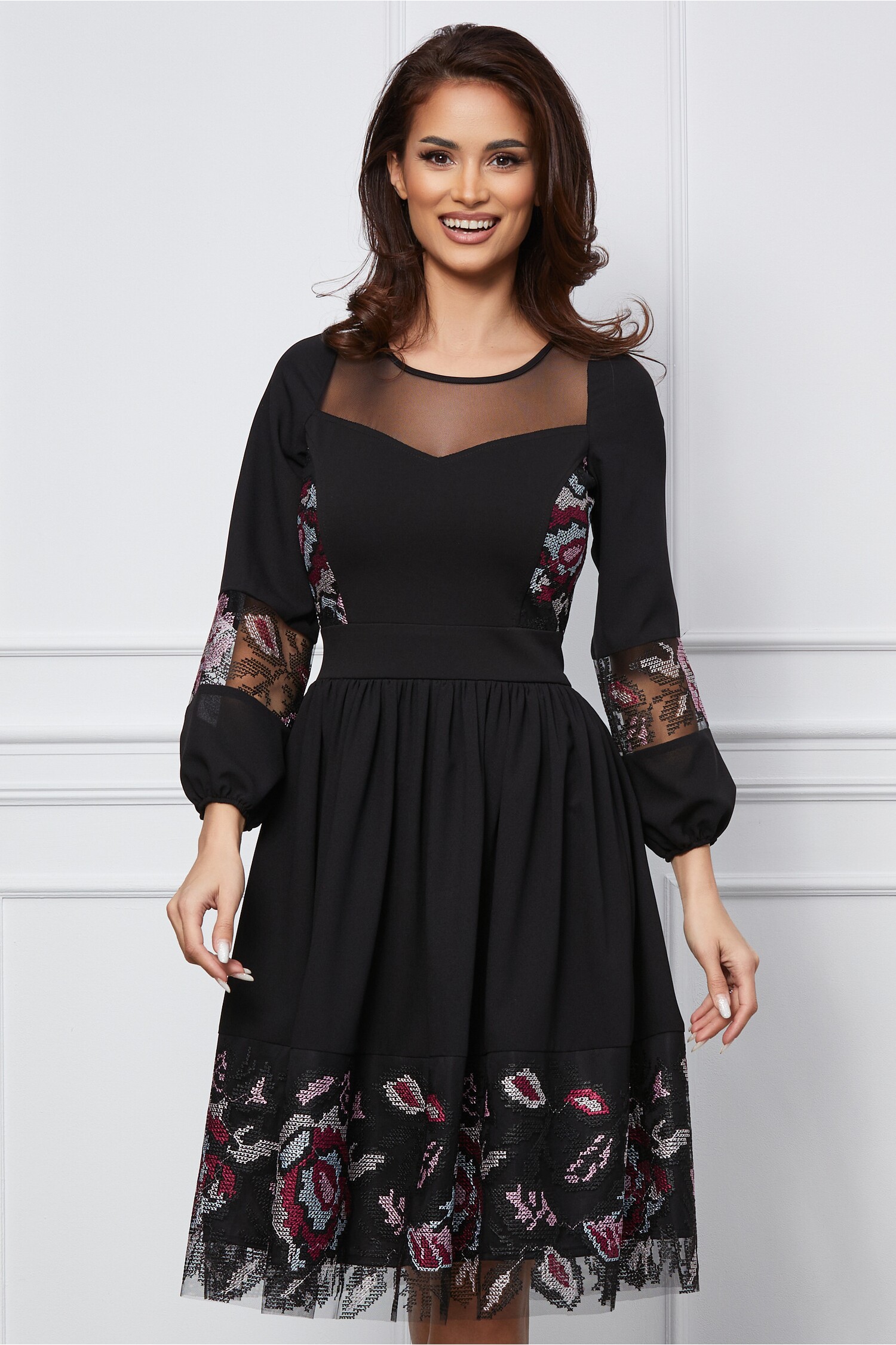 Rochie Ella Collection Printes neagra cu broderie bordo