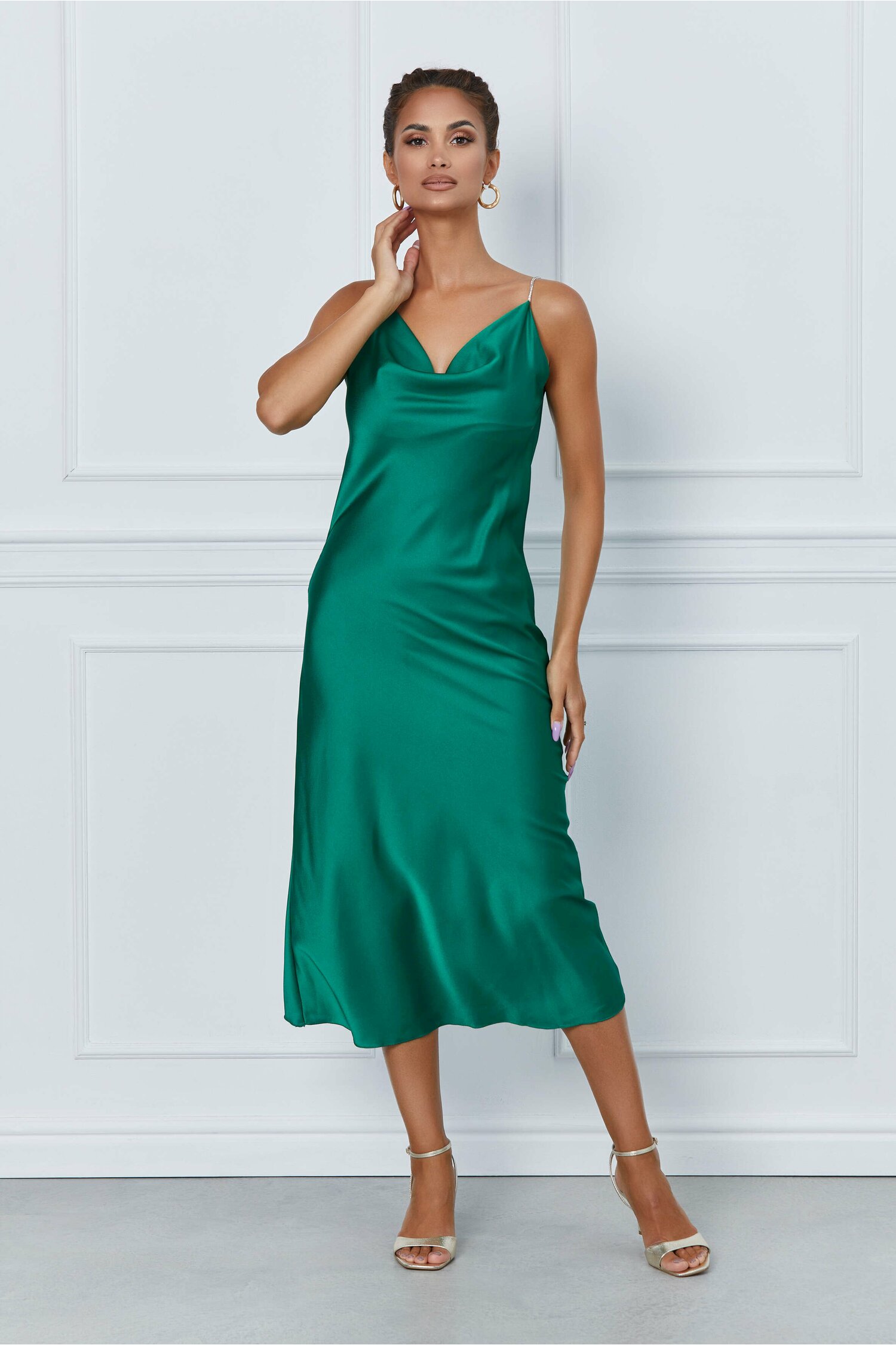 Rochie verde satinata cu bretele stralucitoare - Rochii-Dama.ro