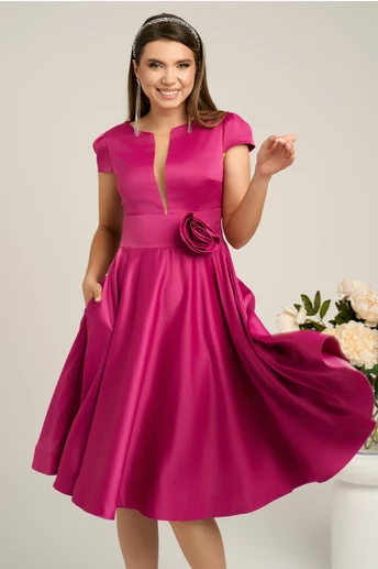 Rochie fucsia din satin cu trandafir in talie