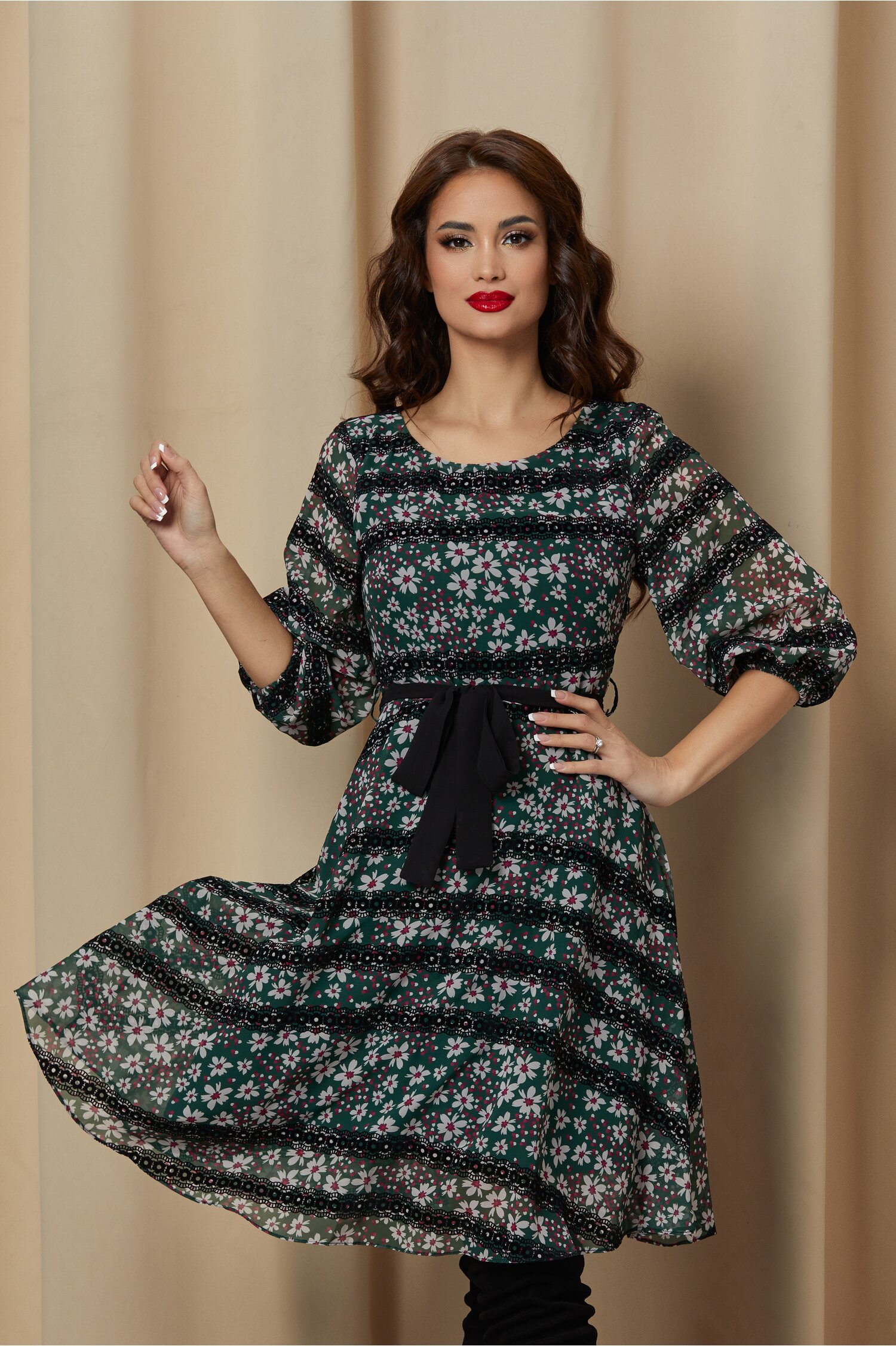 Rochie Ilinca verde cu imprimeu floral si broderie