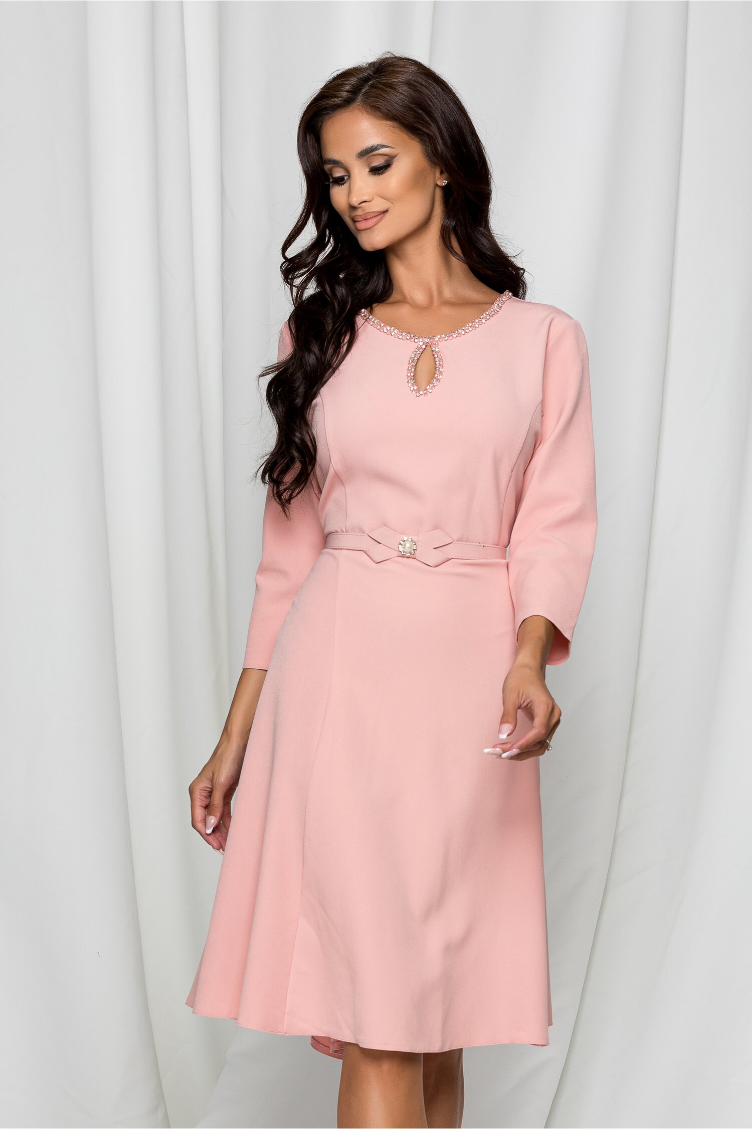 Rochie ivette roz pudra cu maneci trei sferturi