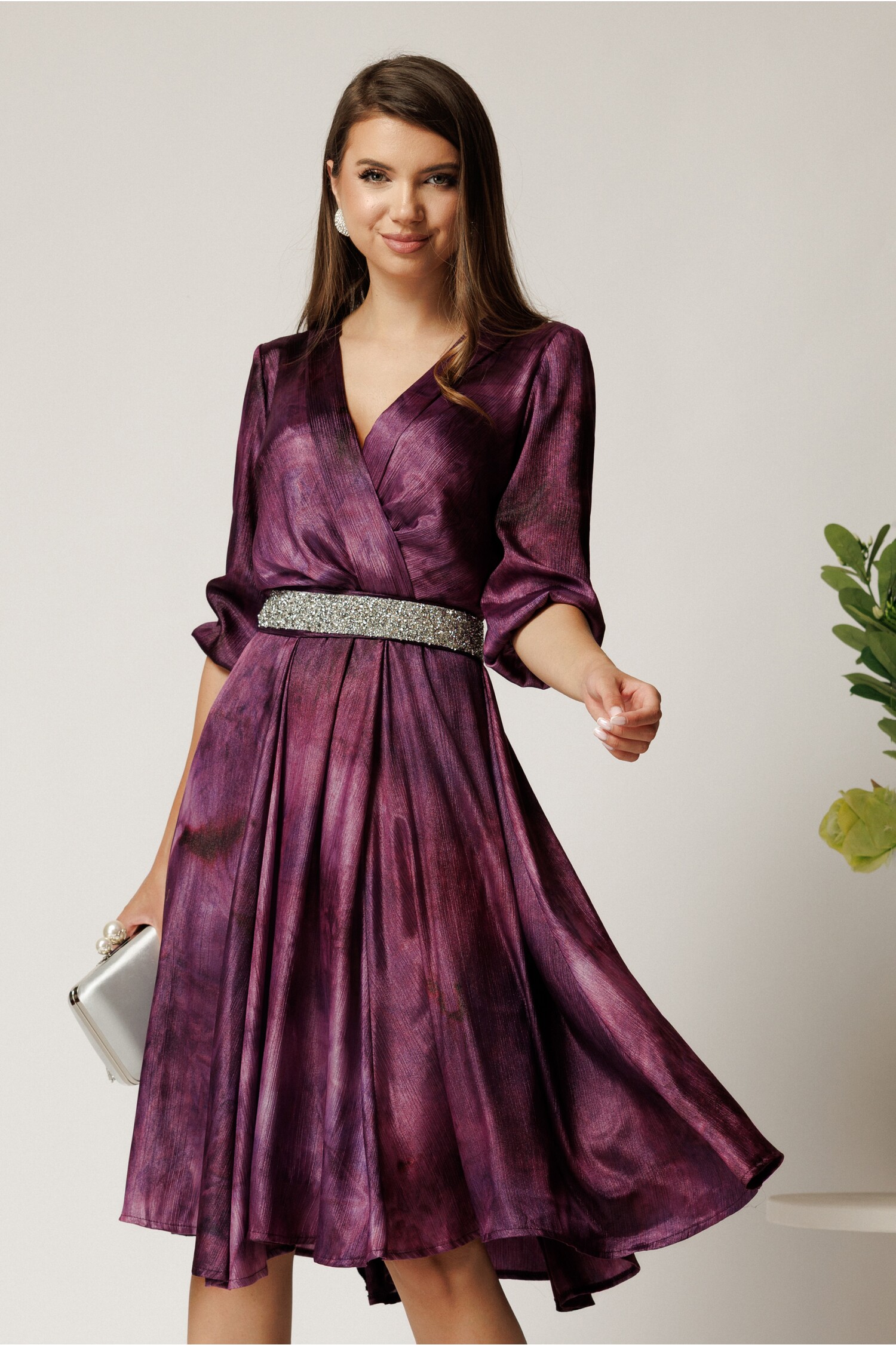Rochie Julia midi mov din satin in clos cu aspect sidefat si cordon cu strasuri