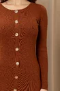 Rochie Kathy maro din tricot cu nasturi decorativi