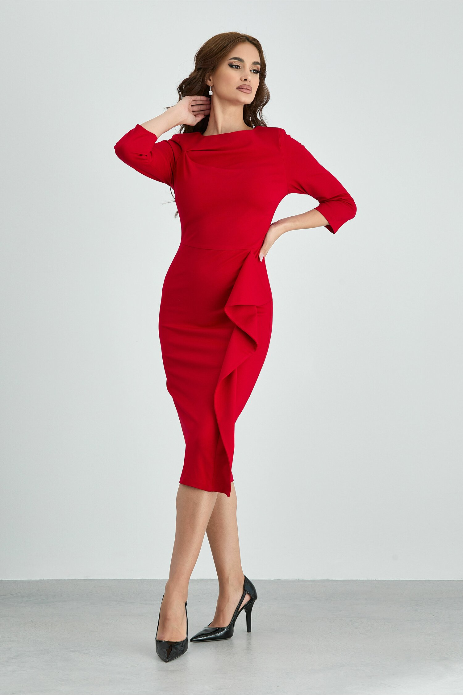Rochie ladonna rosie cu volanase verticale in partea inferioara
