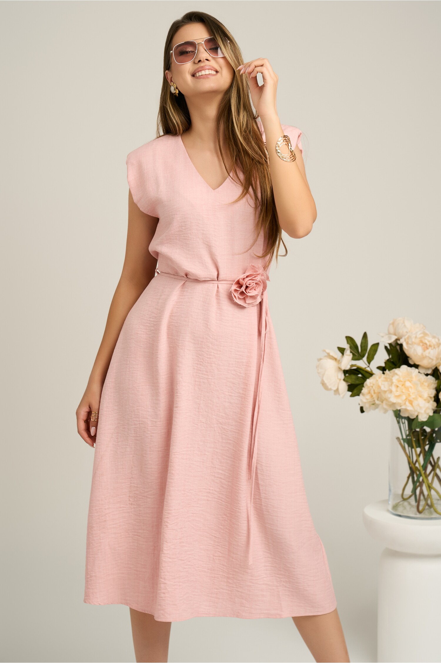 Rochie LaDonna din viscoza roz cu cordon si floare in talie