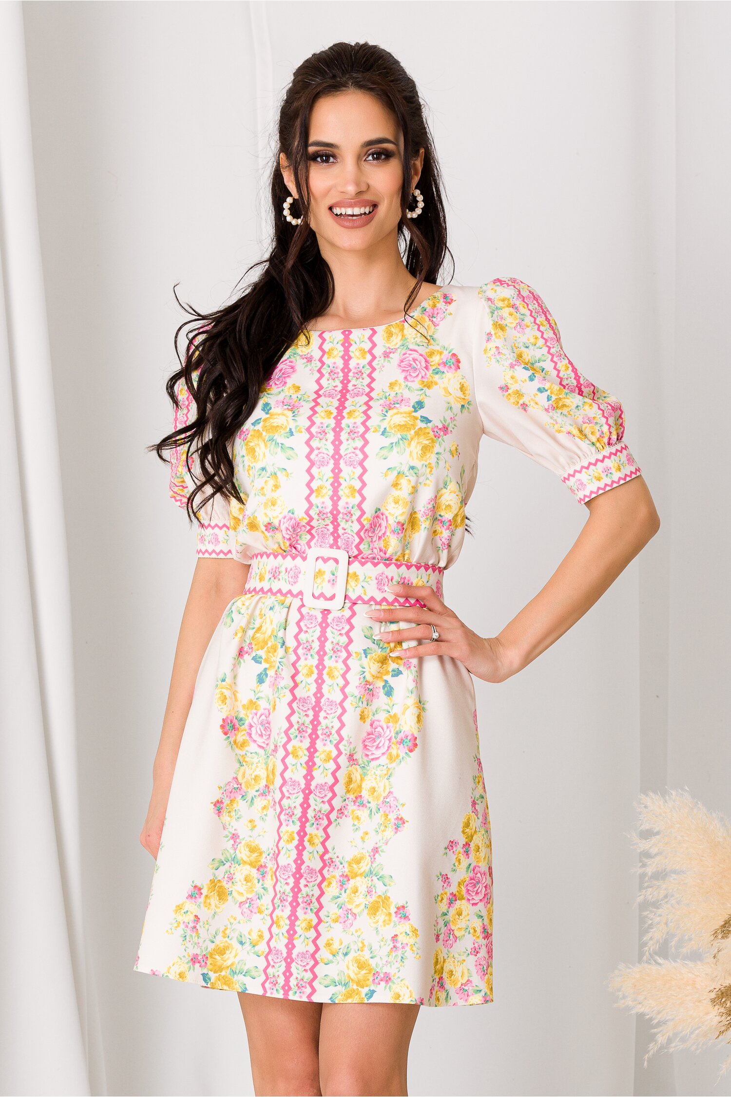 Rochie Lara ivory cu imprimeuri florale roz si galbene