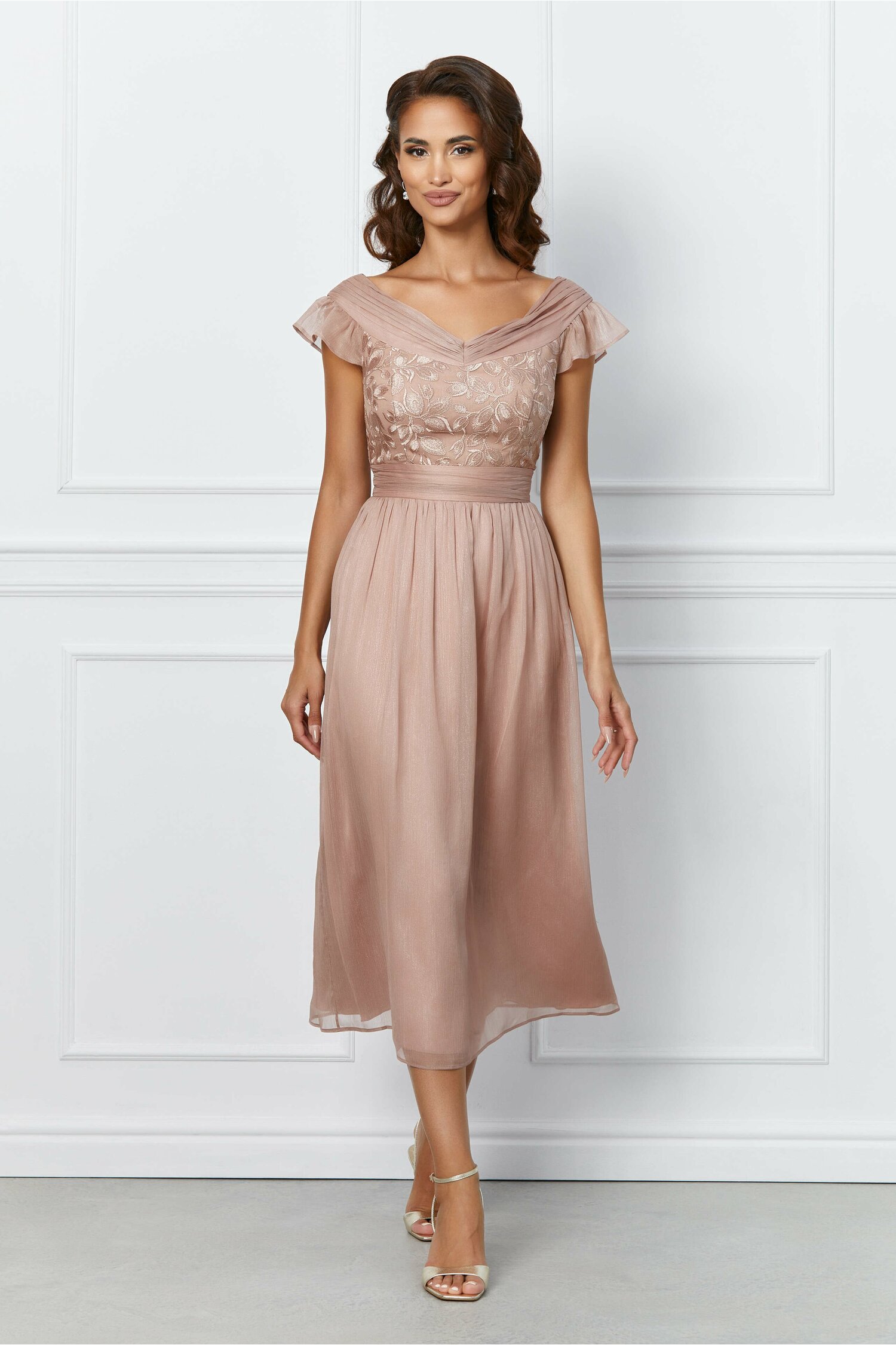 Rochie Leonard Collection roz prafuit cu broderie la bust