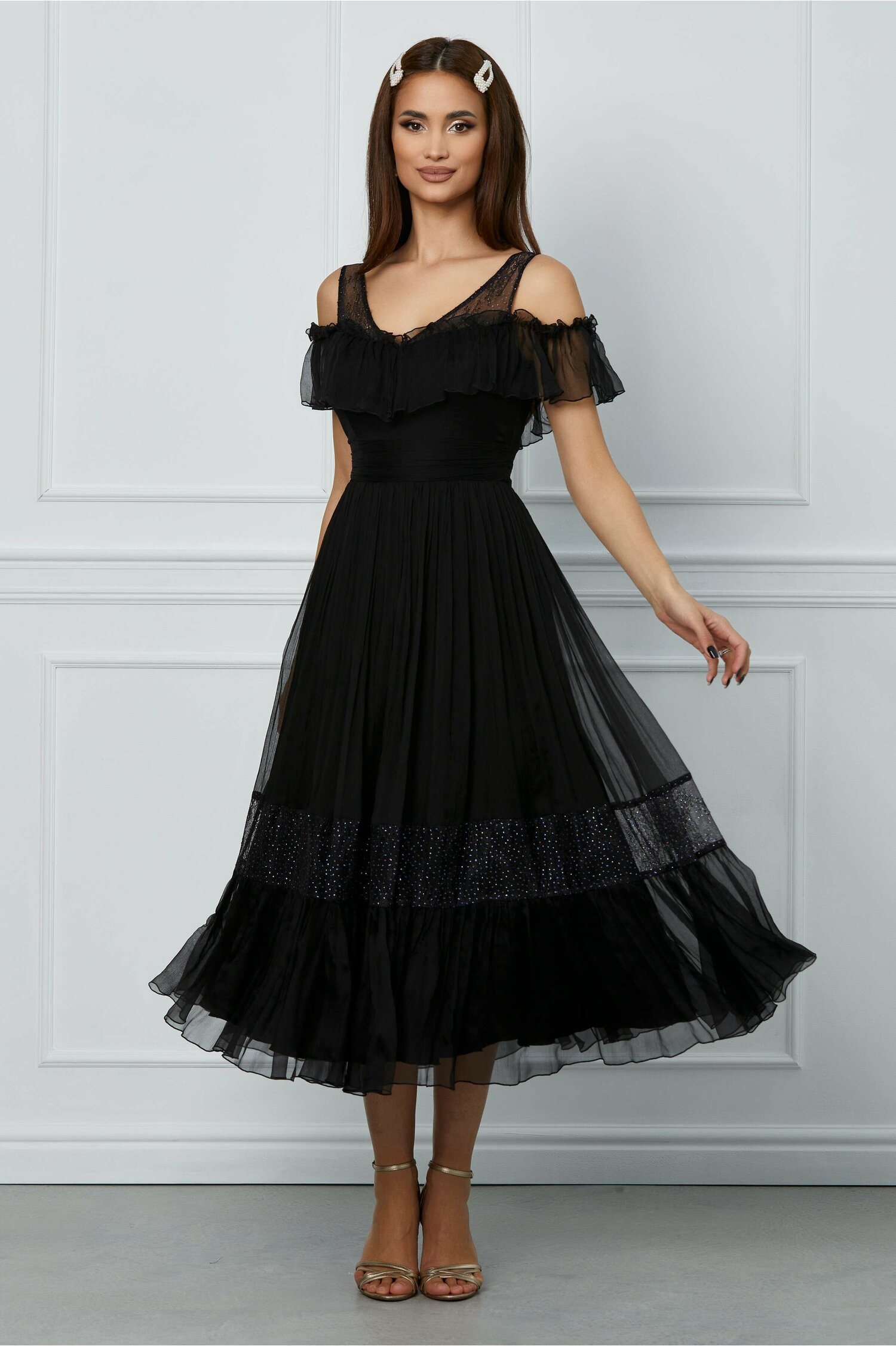 Rochie Liliana neagra din matase cu aplicatii sclipitoare