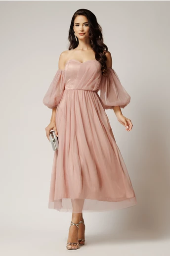 Rochie Luna lunga roz din voal plisat in clos cu umeri goi si maneci bufante
