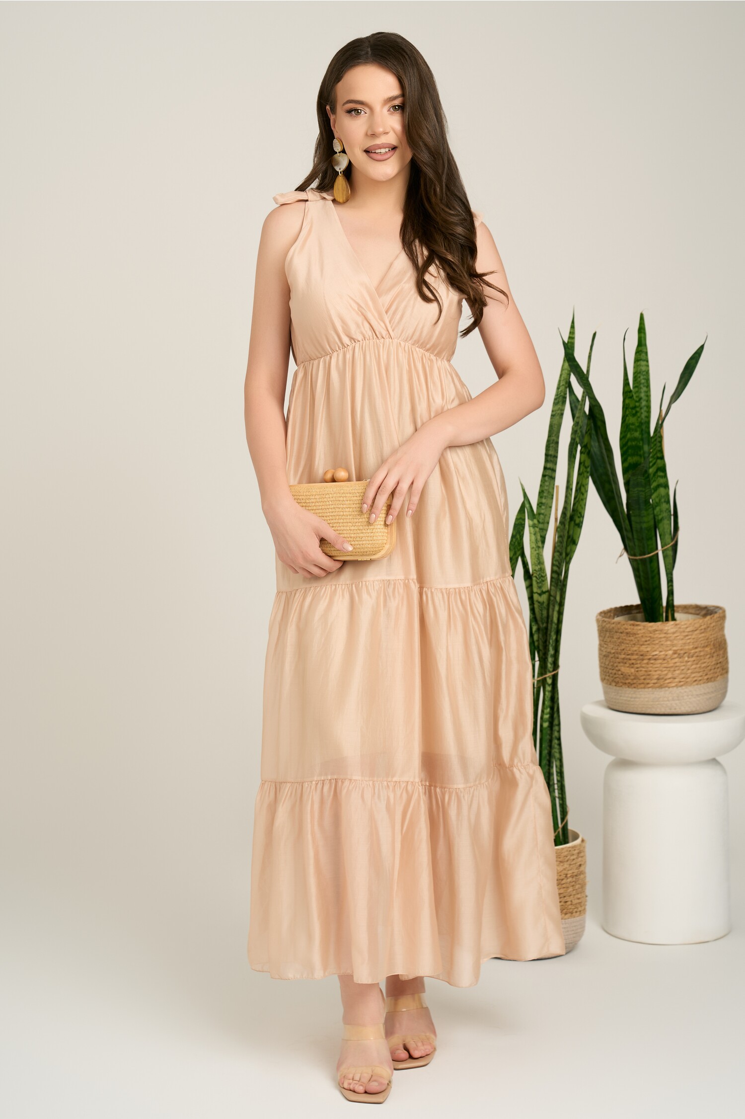 Rochie lunga bej din tencel cu funde la umeri