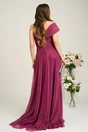 Rochie lunga de ocazie din lurex magenta cu aplicatie lasata pe umar