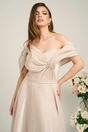 Rochie lunga de ocazie din organza bej cu umerii goi