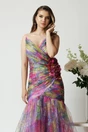 Rochie lunga de ocazie din tull mov cu imprimeuri galbene si floare maxi pe talie