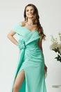 Rochie lunga din voal verde cu umeri goi si floare maxi in talie