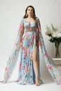 Rochie lunga eleganta din voal satinat bleu cu flori roz si maneci ample