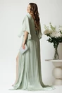 Rochie lunga eleganta din voal verde mint cu reflexii si floare maxi in talie
