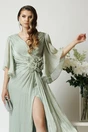 Rochie lunga eleganta din voal verde mint cu reflexii si floare maxi in talie