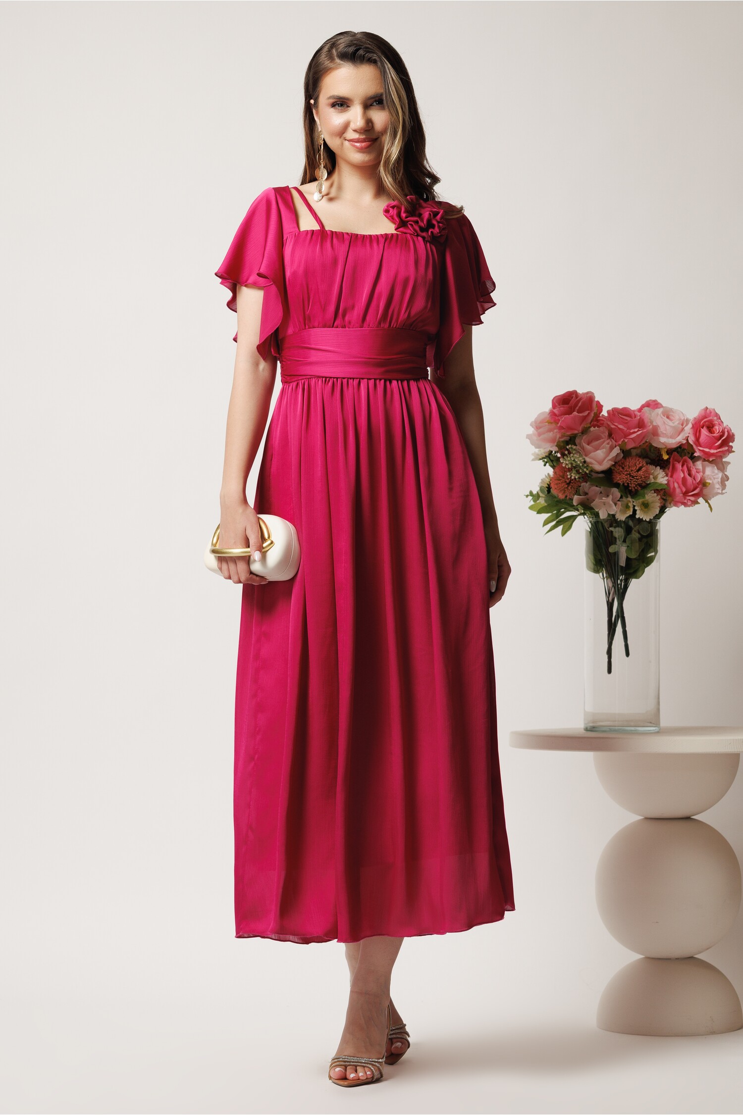 Rochie lunga fucsia in clos din voal cu floare la bust- Moze