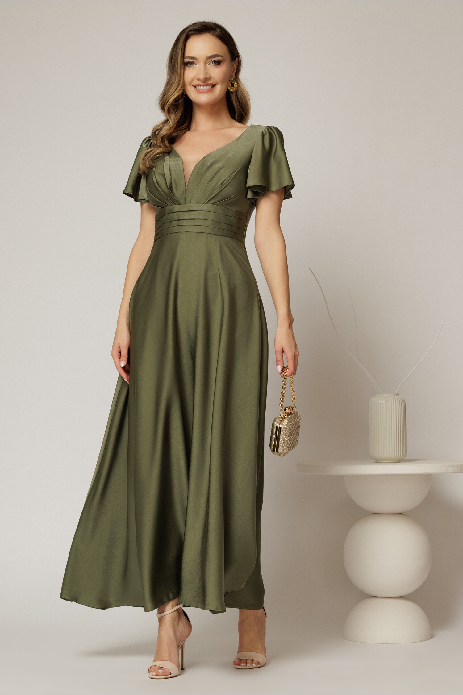 Rochie lunga kaki de ocazie cu decolteu adanc si maneci scurte evazate