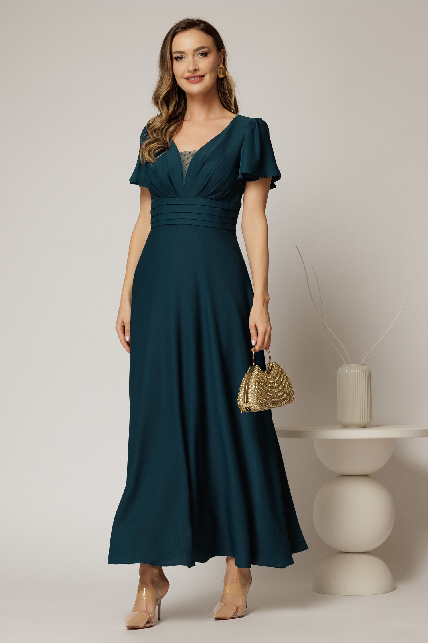 Rochie lunga turcoaz de ocazie cu decolteu adanc si maneci scurte evazate