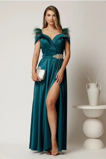 Rochie lunga verde din tafta cu accesoriu in talie si pene la umeri