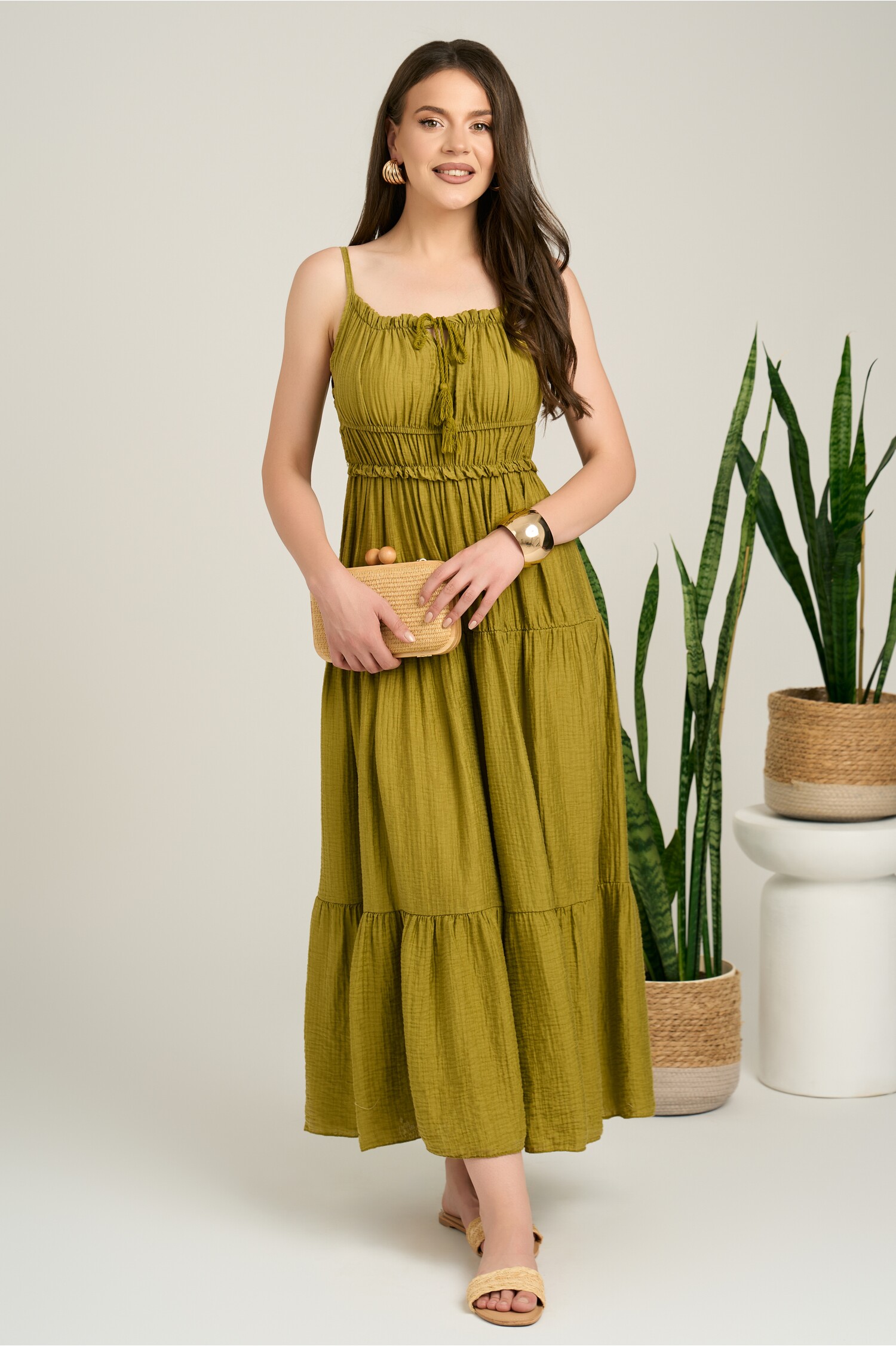 Rochie lunga verde lime din tencel creponat in clos cu ciucuri la bust