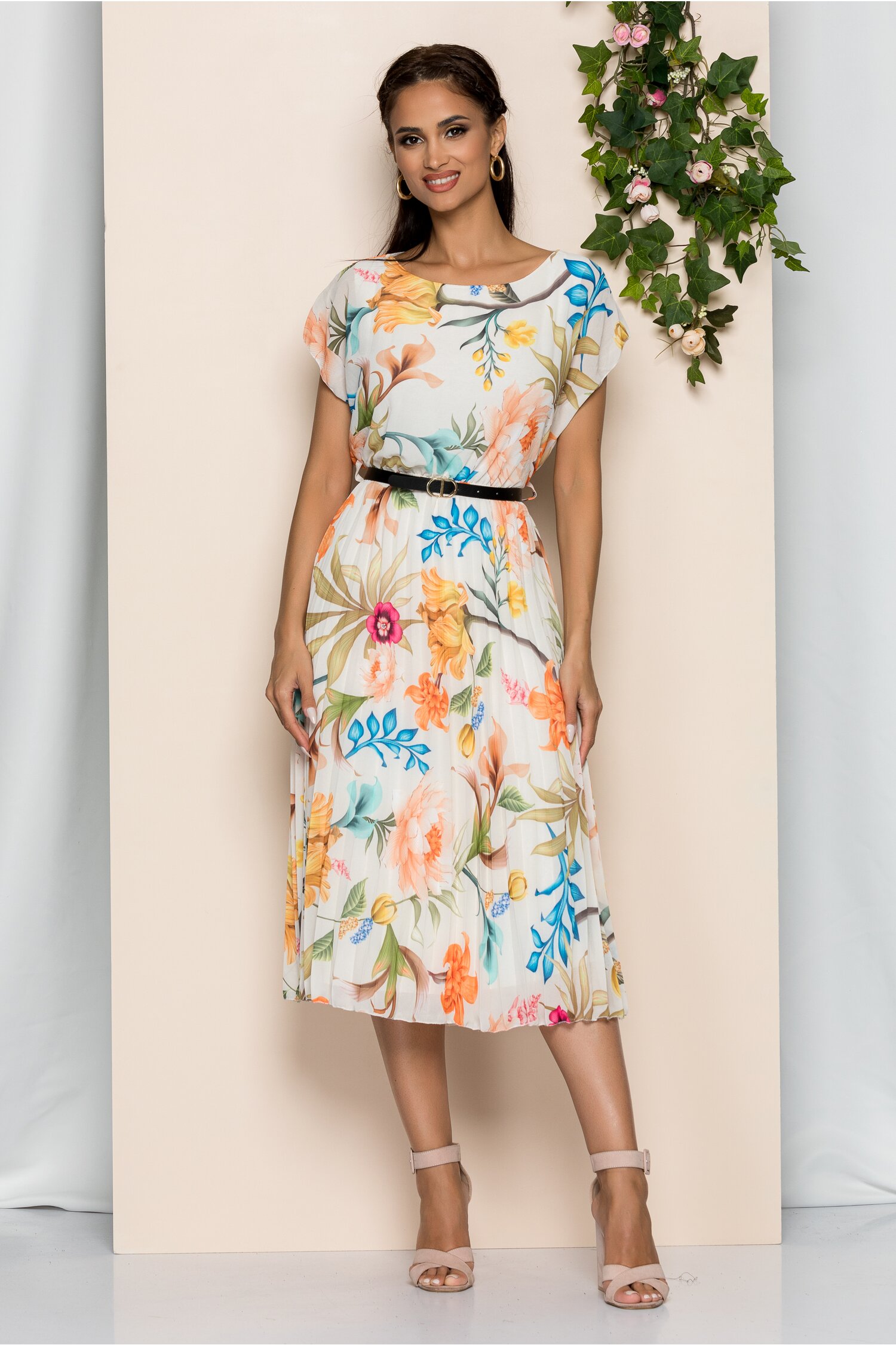 Rochie manuela ivory cu imprimeu floral si pliuri pe fusta