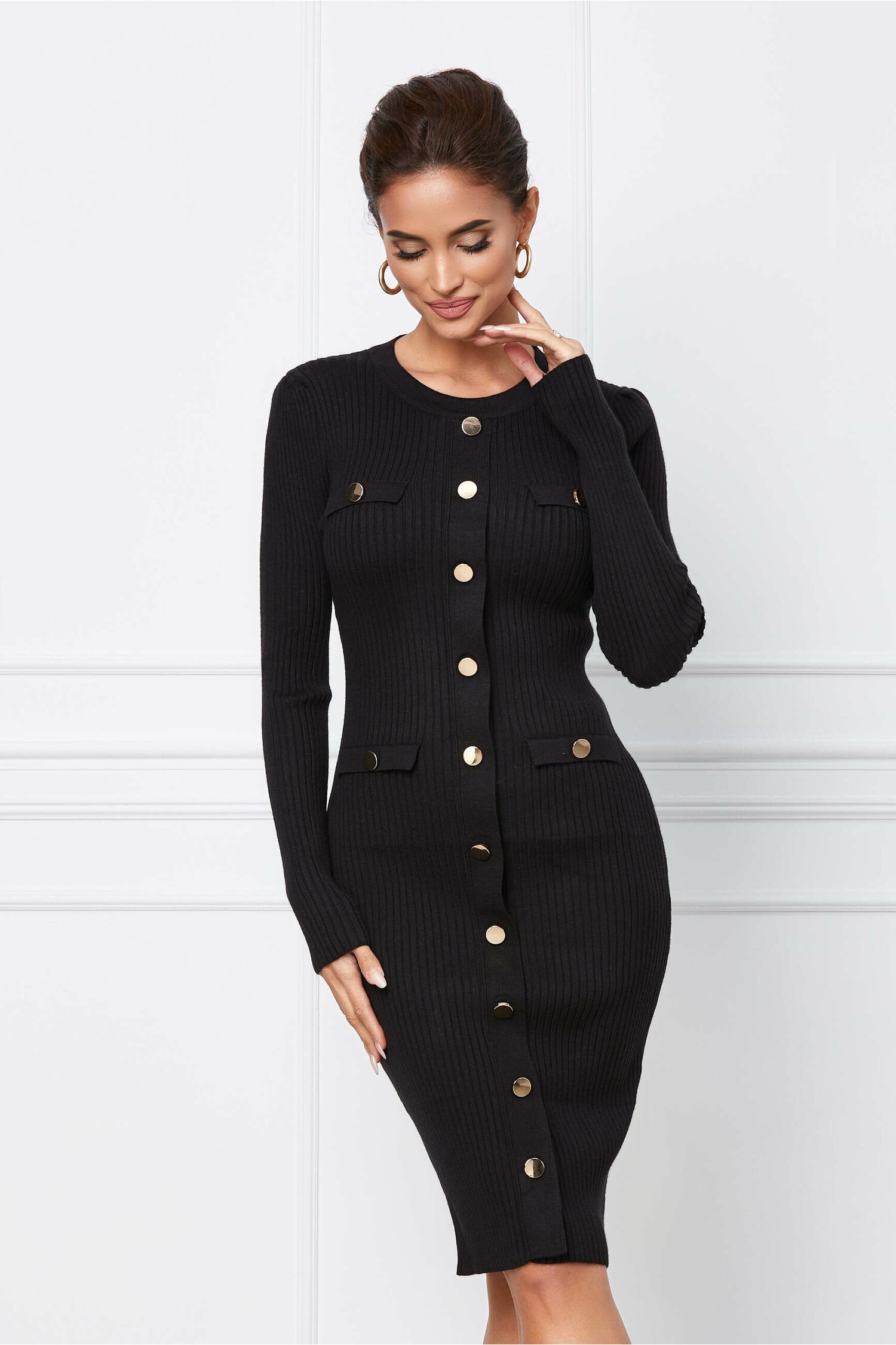 Rochie neagra din tricot cu nasturi decorativi - Rochii-Dama.ro