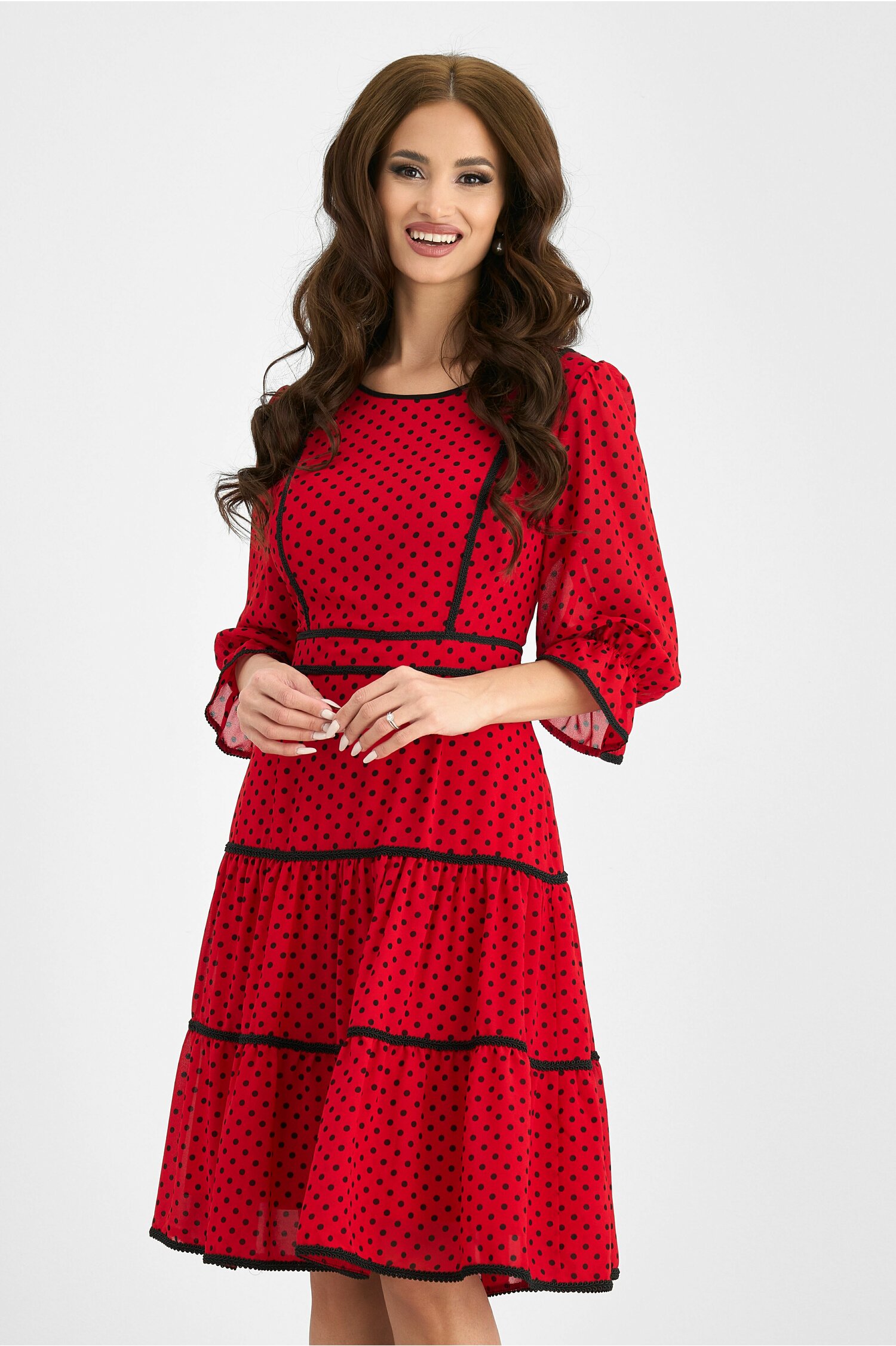 Rochie marica rosie cu buline si insertii din broderie