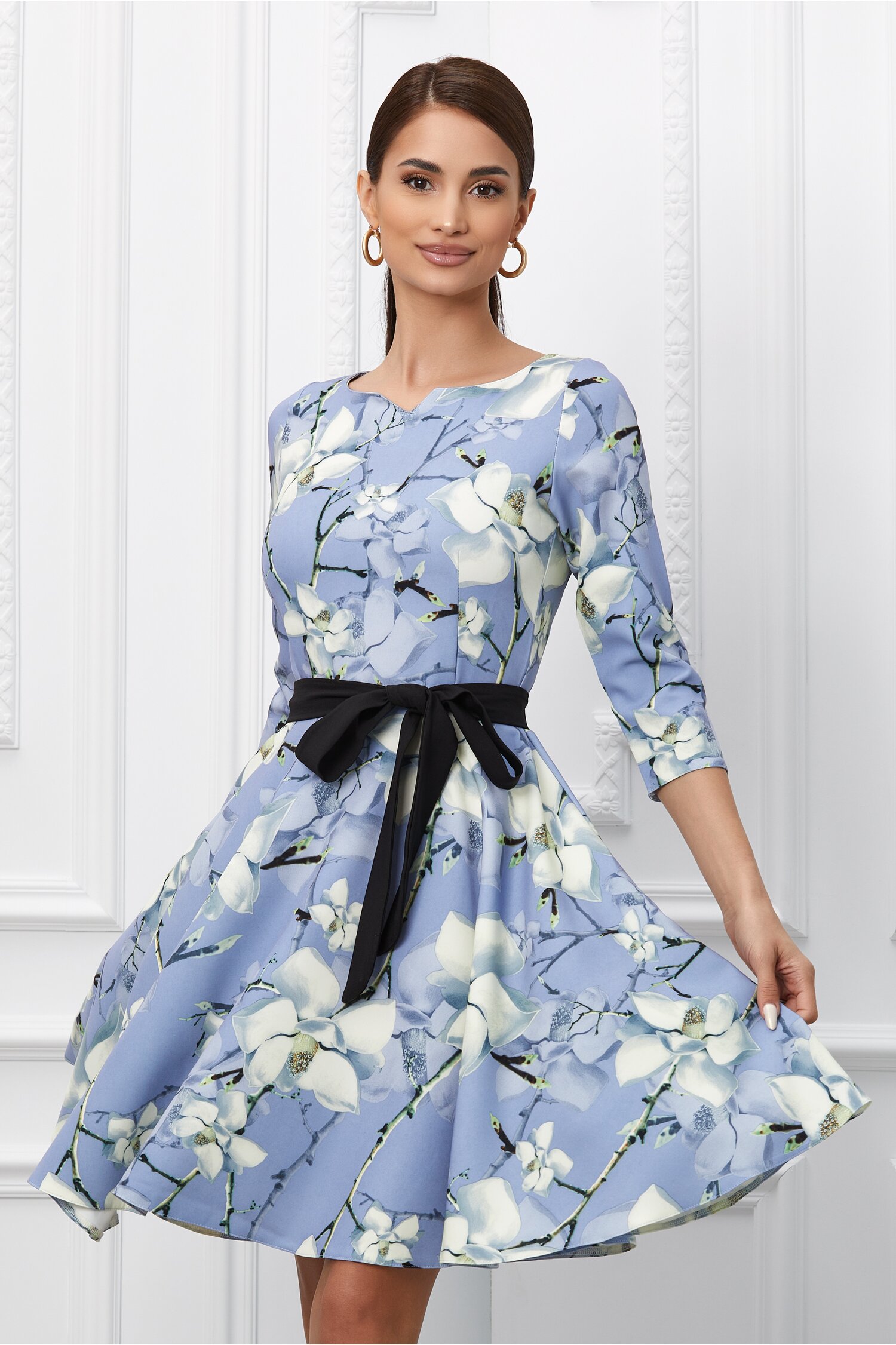 Rochie marina bleu cu imprimeu floral ivory si cordon in talie