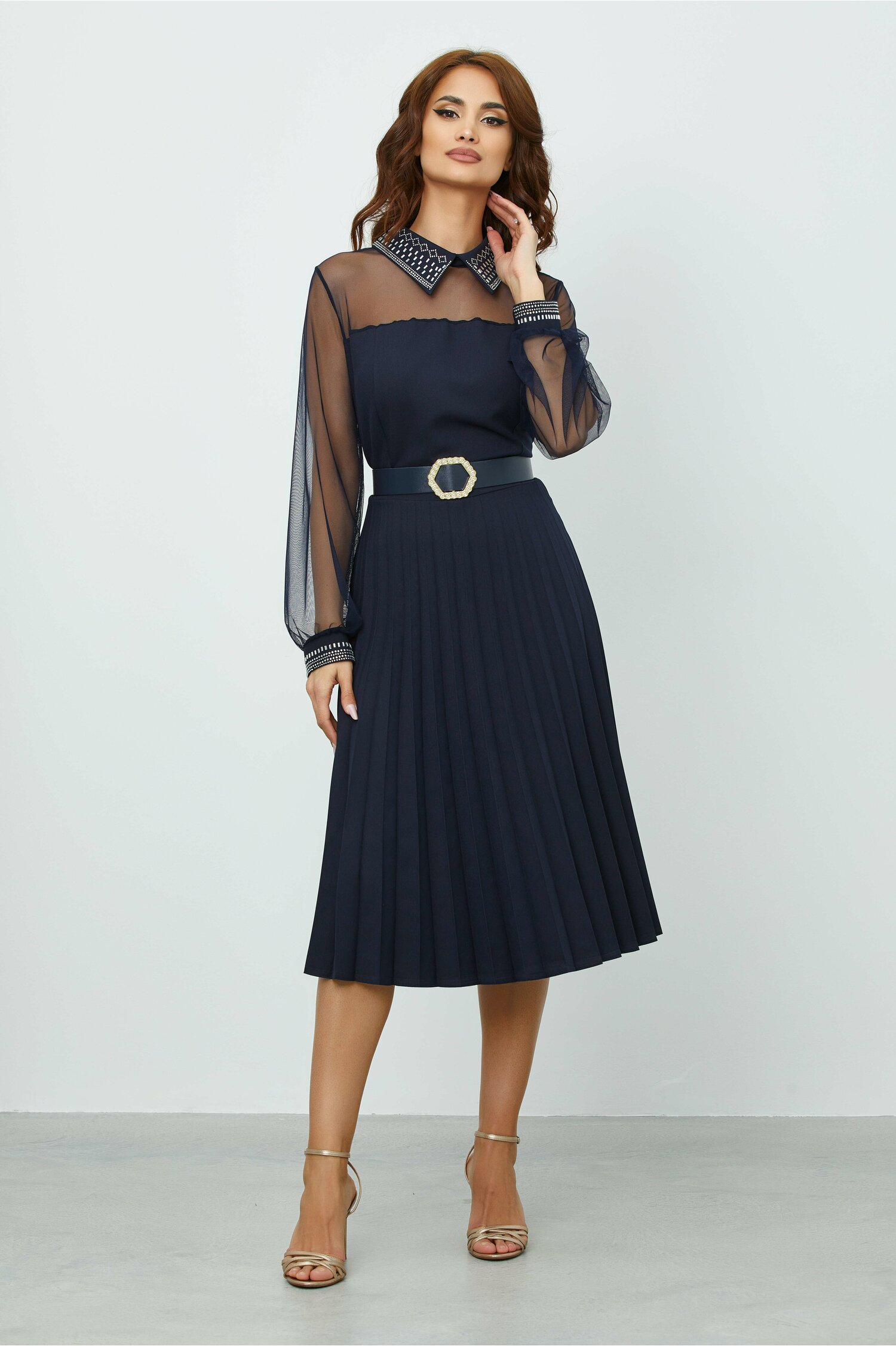 Rochie marina bleumarin cu aplicatii pe guler si maneci din tulle
