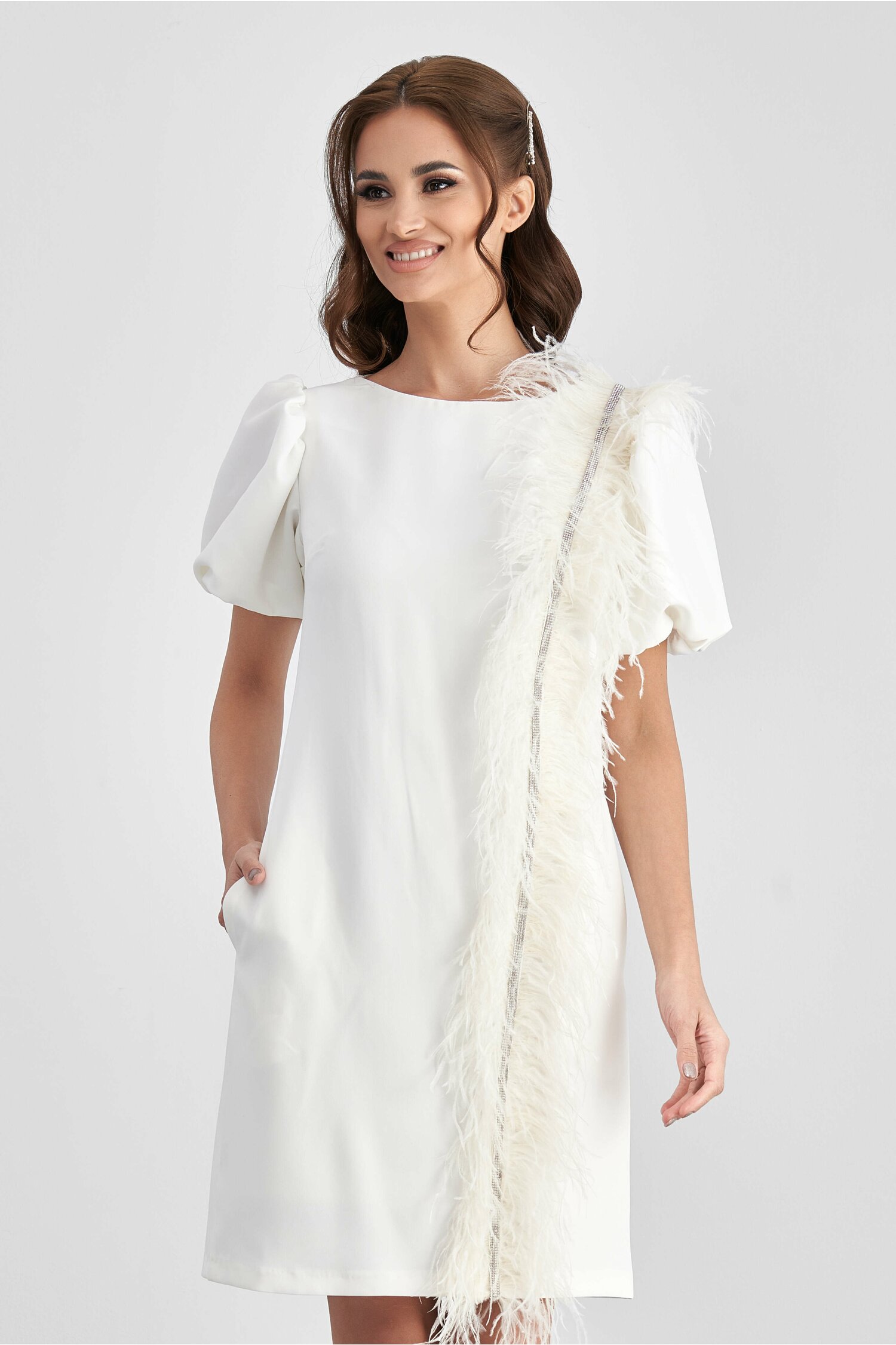 Rochie mbg alba cu banda din fulgi