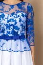 Rochie MBG alba cu broderie florala albastra si talie marcata
