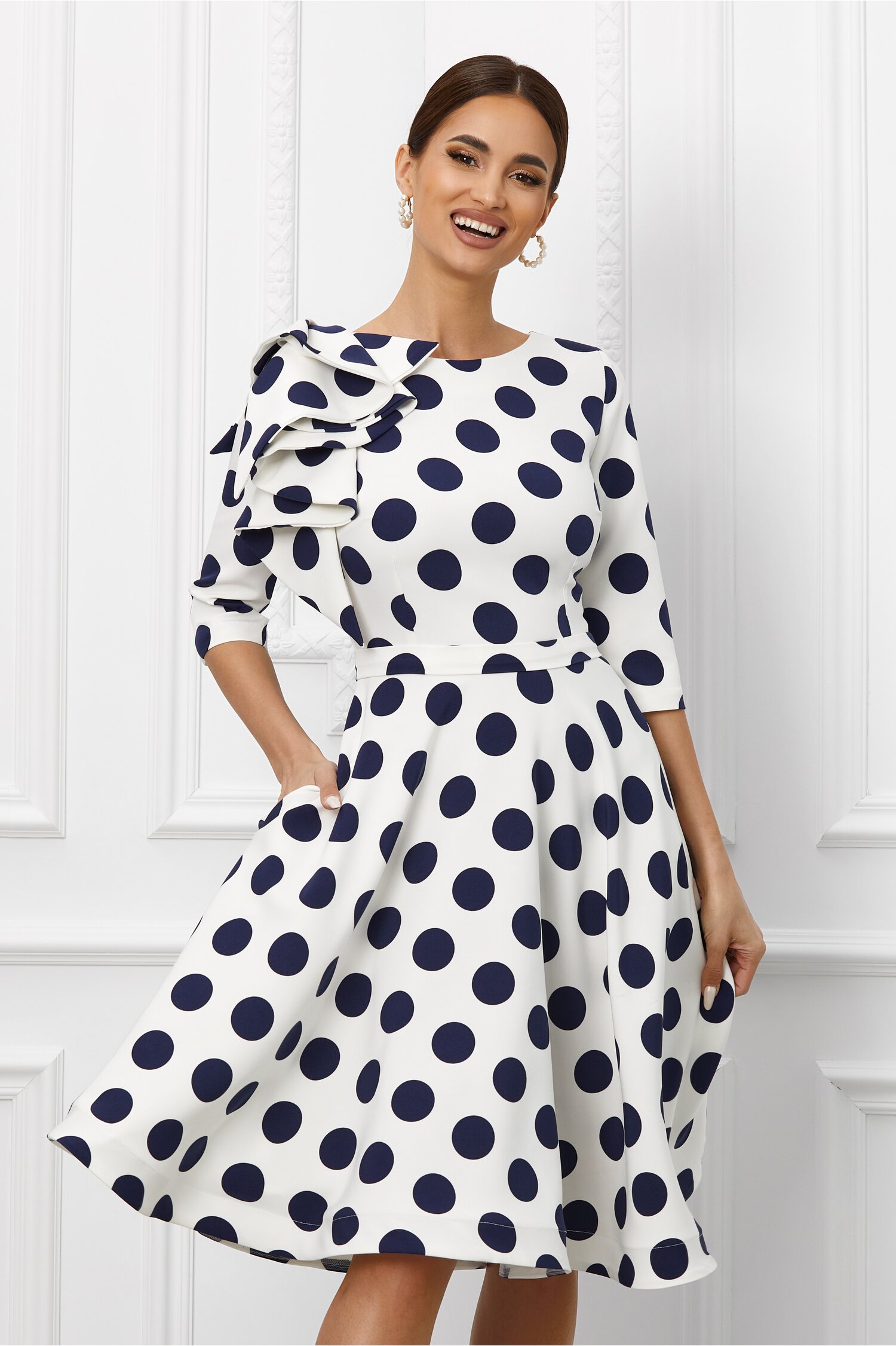 Rochie mbg alba cu imprimeu buline