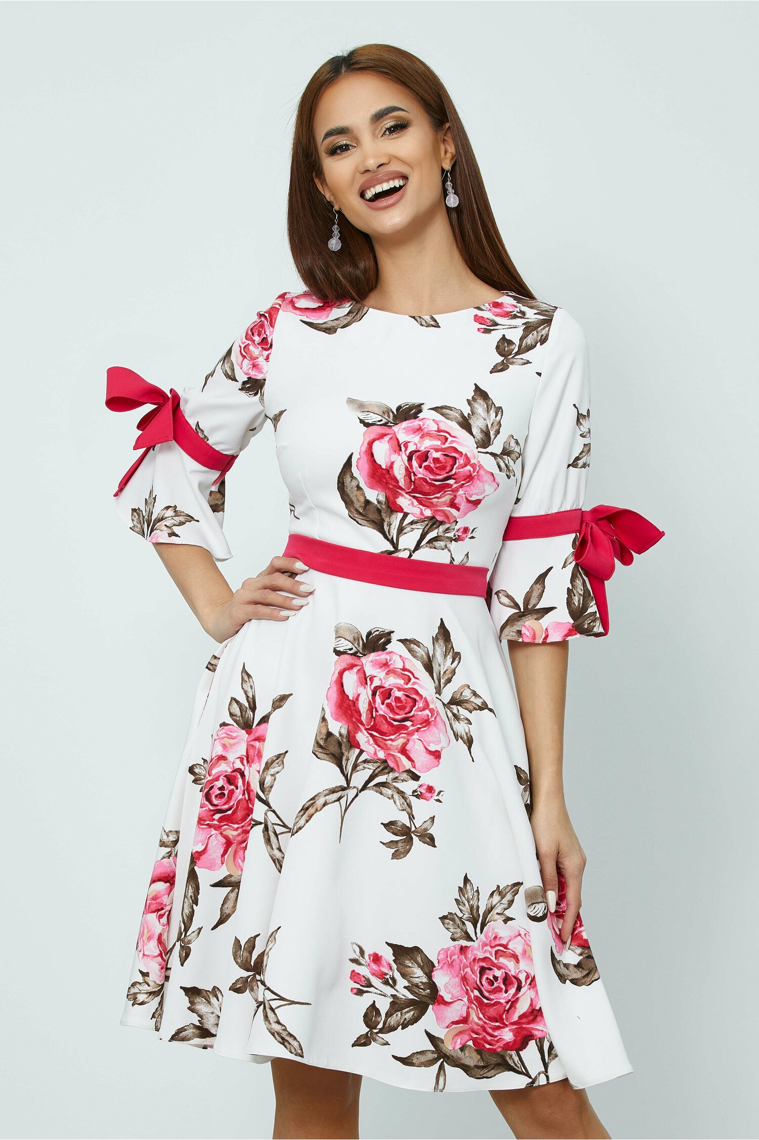 Rochie mbg alba cu imprimeu floral si funde la maneci
