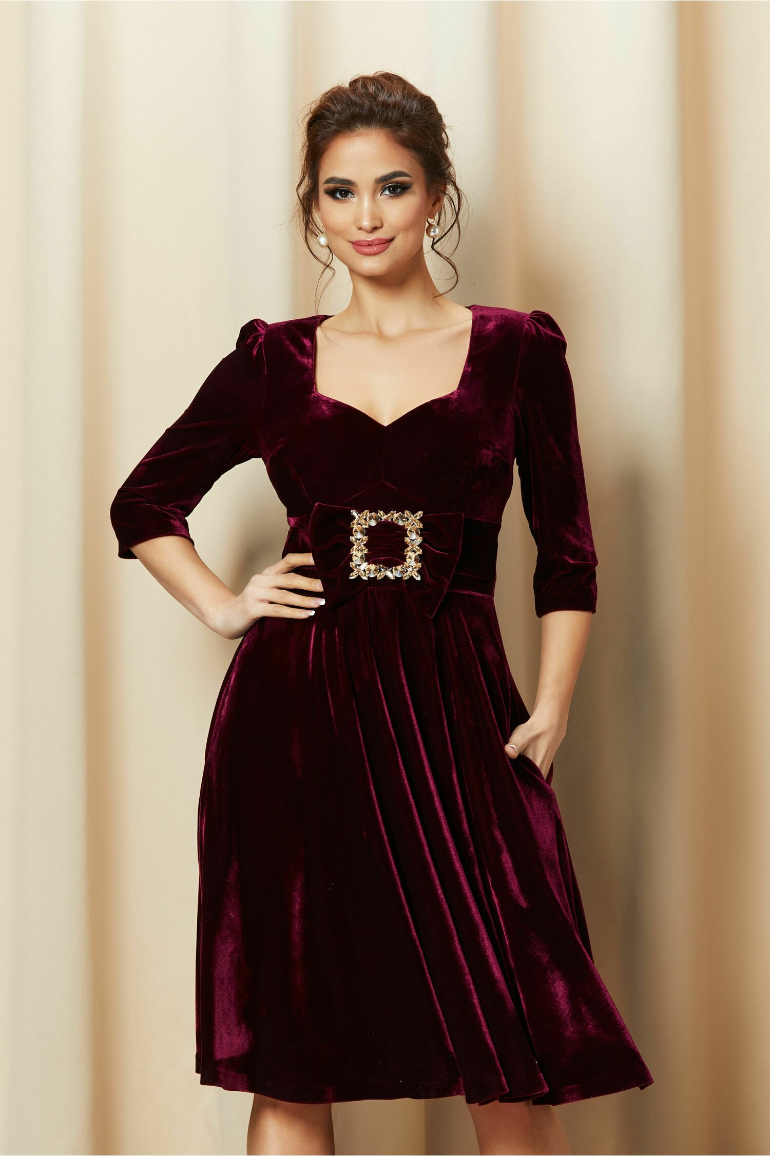 Rochie mbg bordo cu fundita si catarama in talie