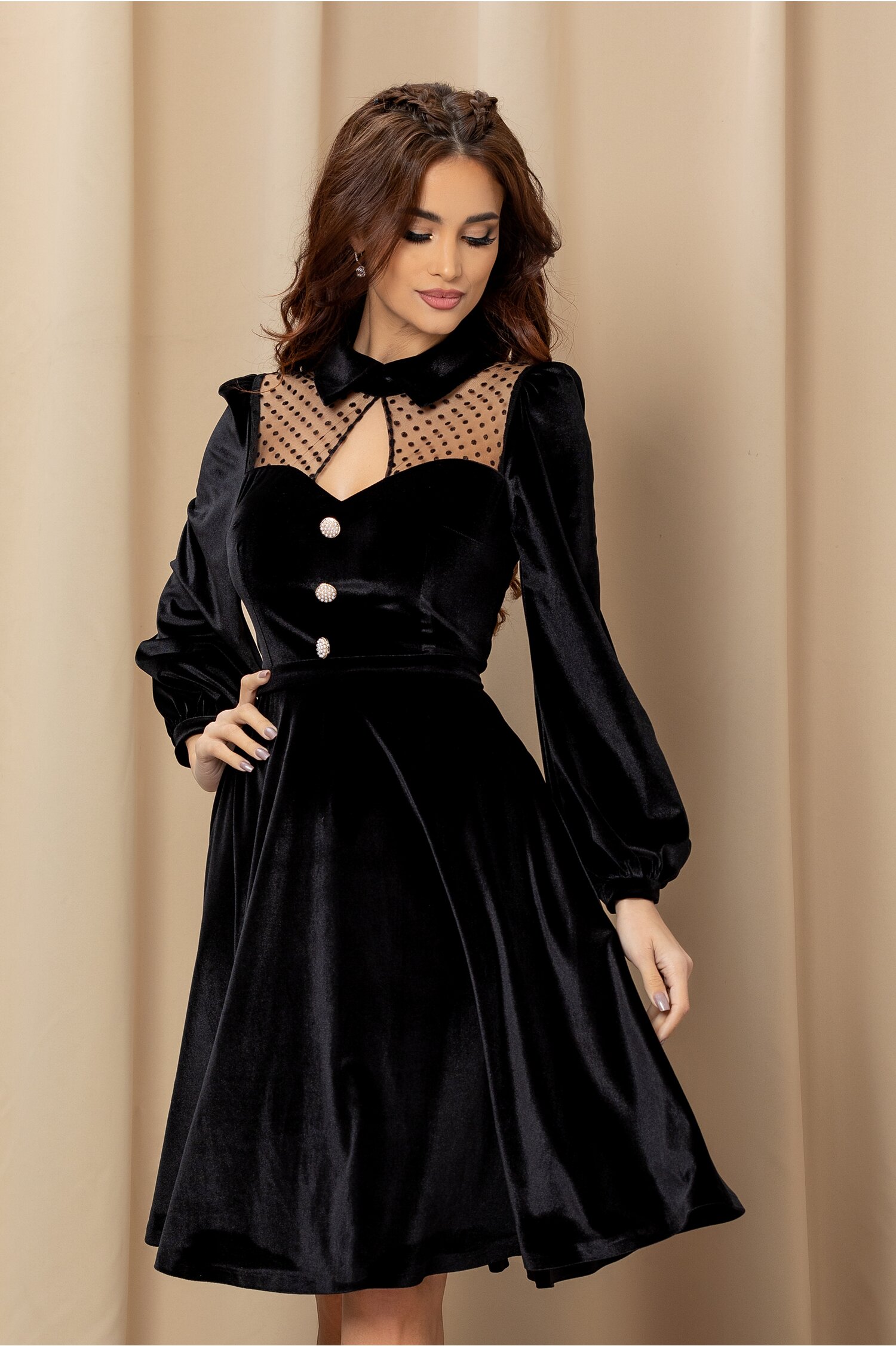 Rochie mbg neagra din catifea cu tull la decolteu