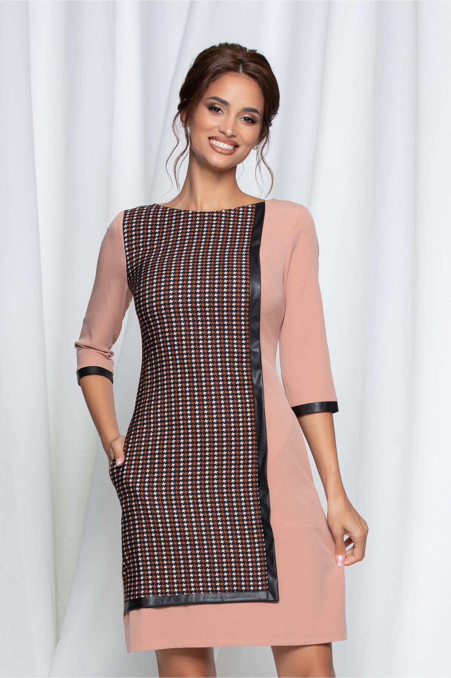 Rochie MBG roz cu imprimeu frontal in carouri si detalii din piele ecologica dyfashion.ro imagine megaplaza.ro