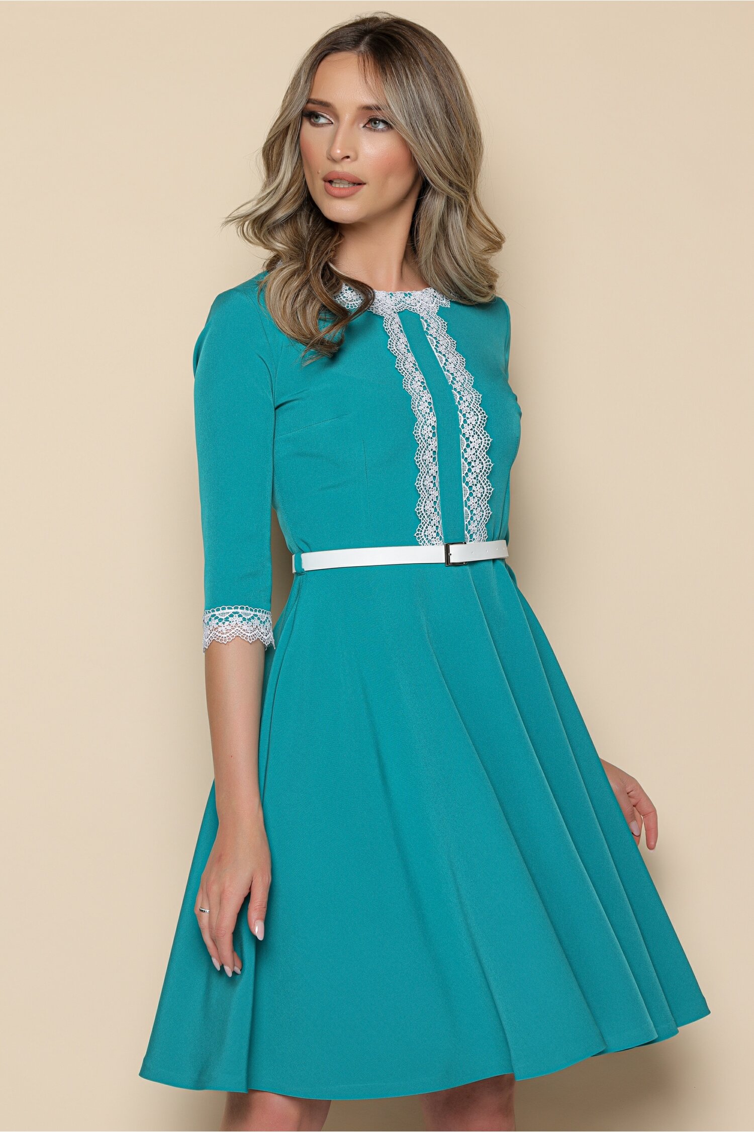 Rochie mbg verde cu dantela alba
